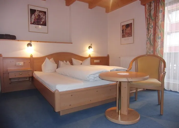 Garni Elfriede Inklusive Super Sommer Card Πανσιόν Serfaus